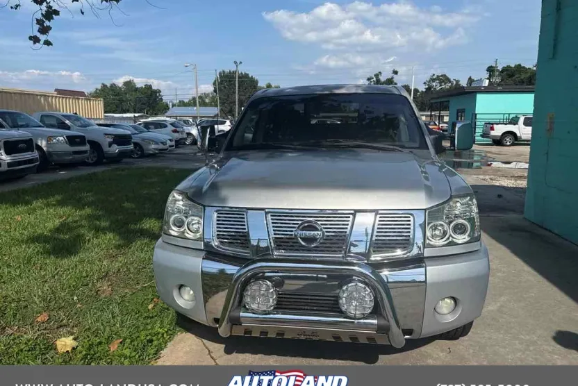 2005 Nissan Titan SE photo 1