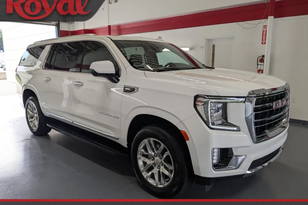 2023 Gmc Yukon XL SLT photo 1