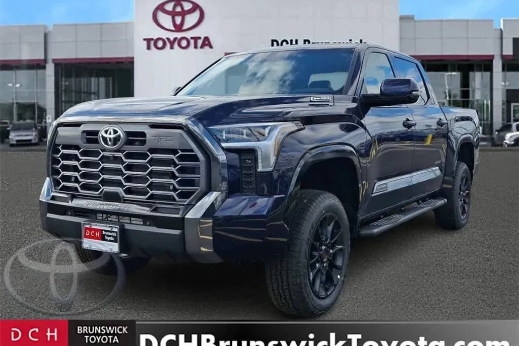 2025 Toyota Tundra Platinum CrewMax photo 1