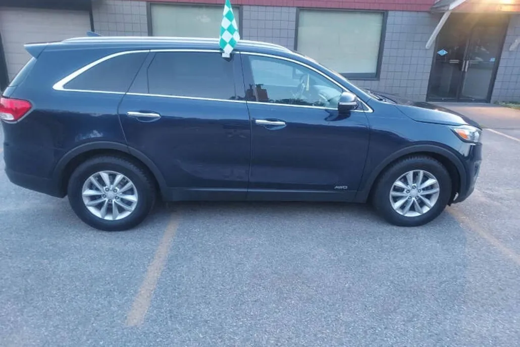 2016 Kia Sorento LX V6 photo 1