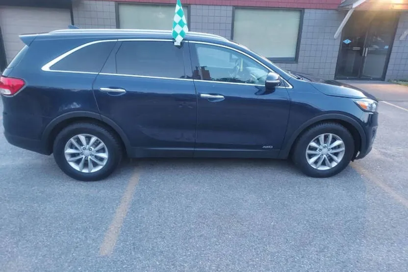 2016 Kia Sorento LX V6 photo 1