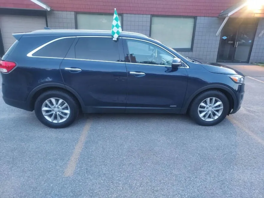 2016 Kia Sorento LX V6 photo 1