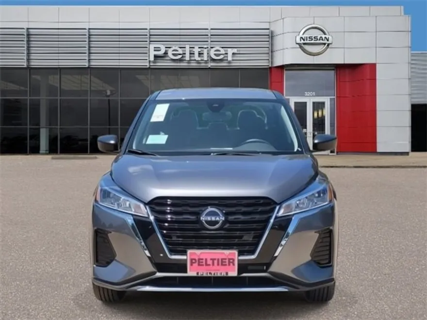 2025 Nissan Kicks Play S photo 1