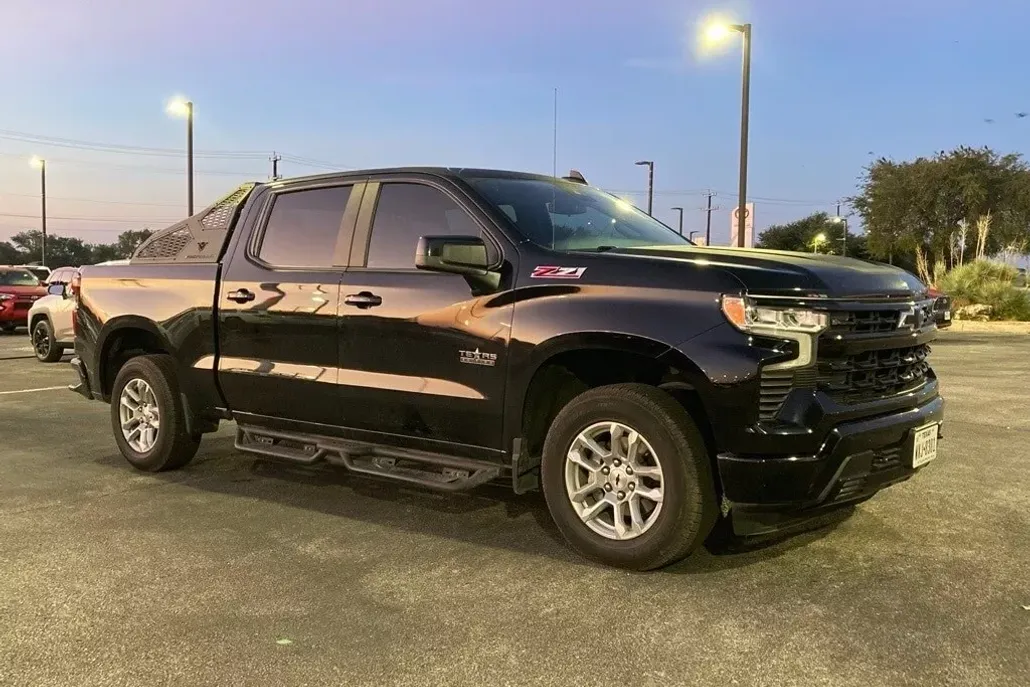 2023 Chevrolet Silverado 1500 RST photo 1