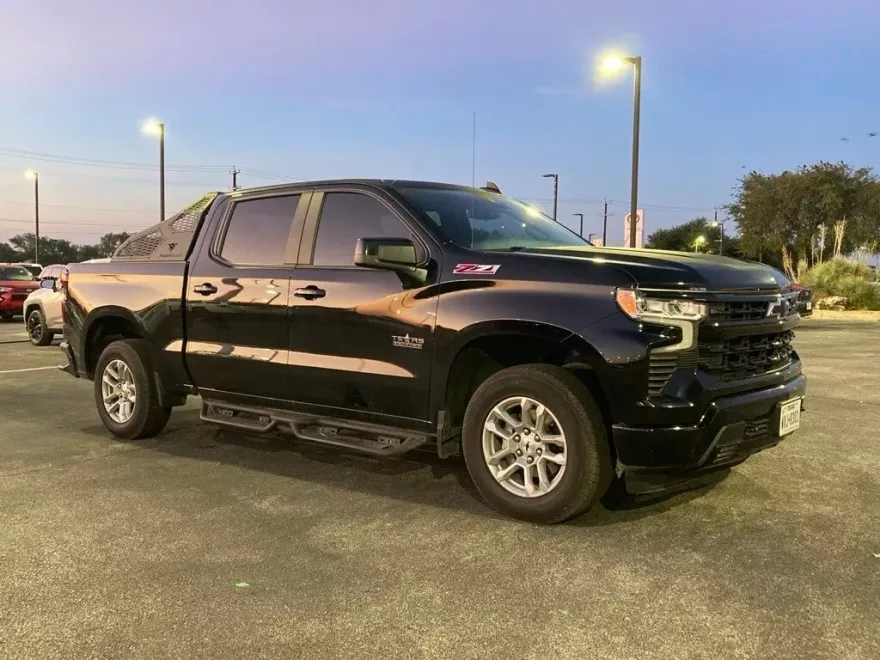 2023 Chevrolet Silverado 1500 RST photo 1