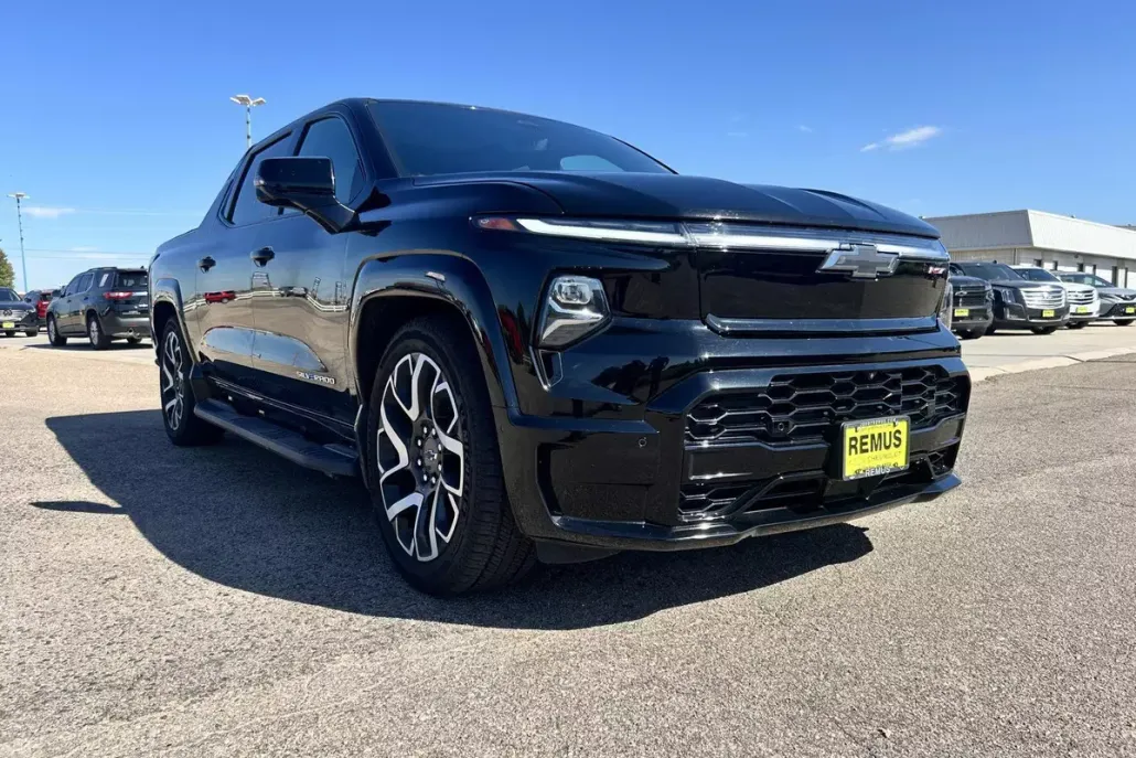 2024 Chevrolet Silverado EV RST photo 1
