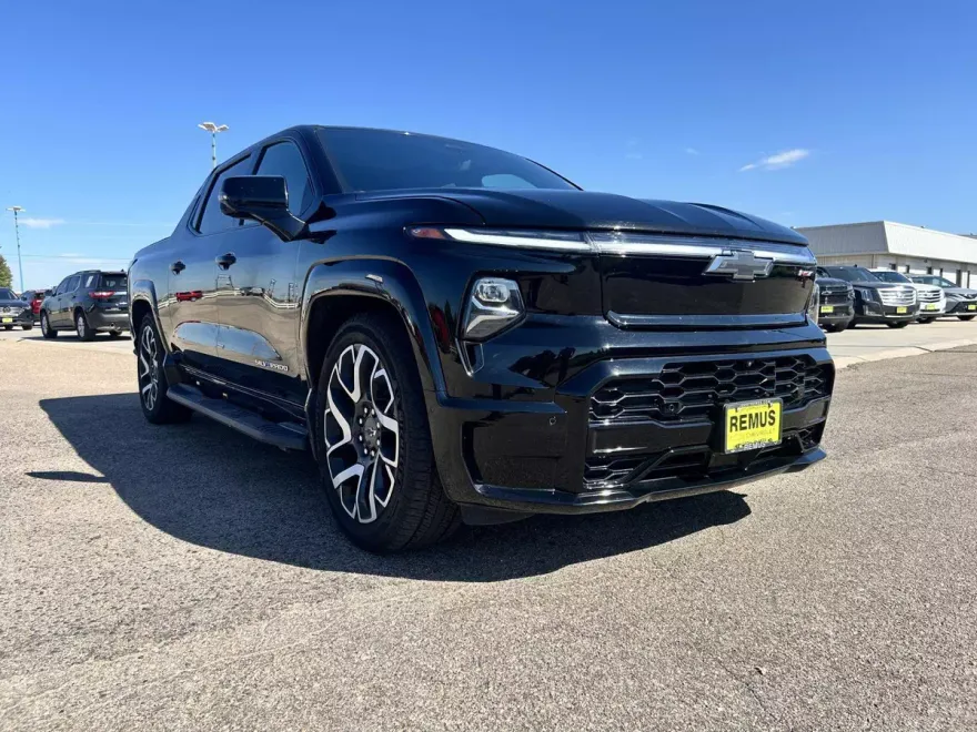 2024 Chevrolet Silverado EV RST photo 1