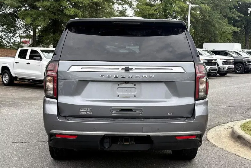 2022 Chevrolet Suburban LT photo 1