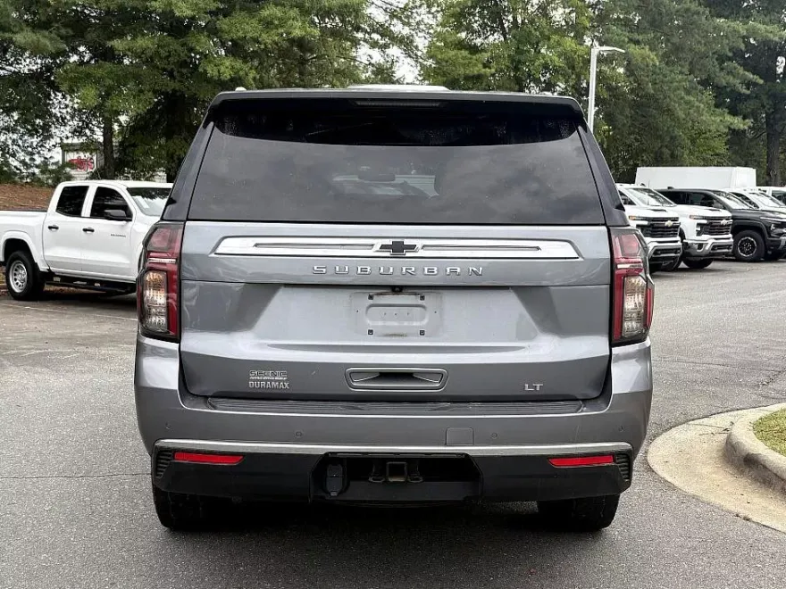 2022 Chevrolet Suburban LT photo 1