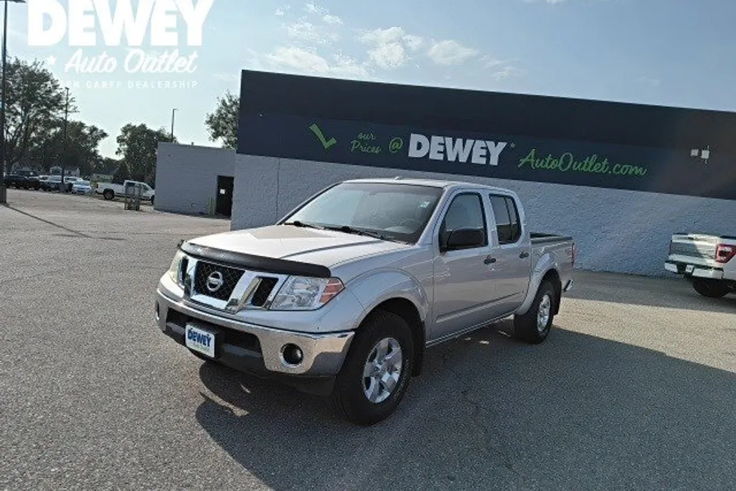 2011 Nissan Frontier SV photo 1