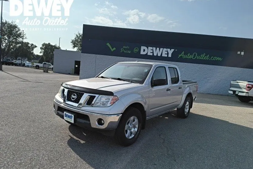 2011 Nissan Frontier SV photo 1