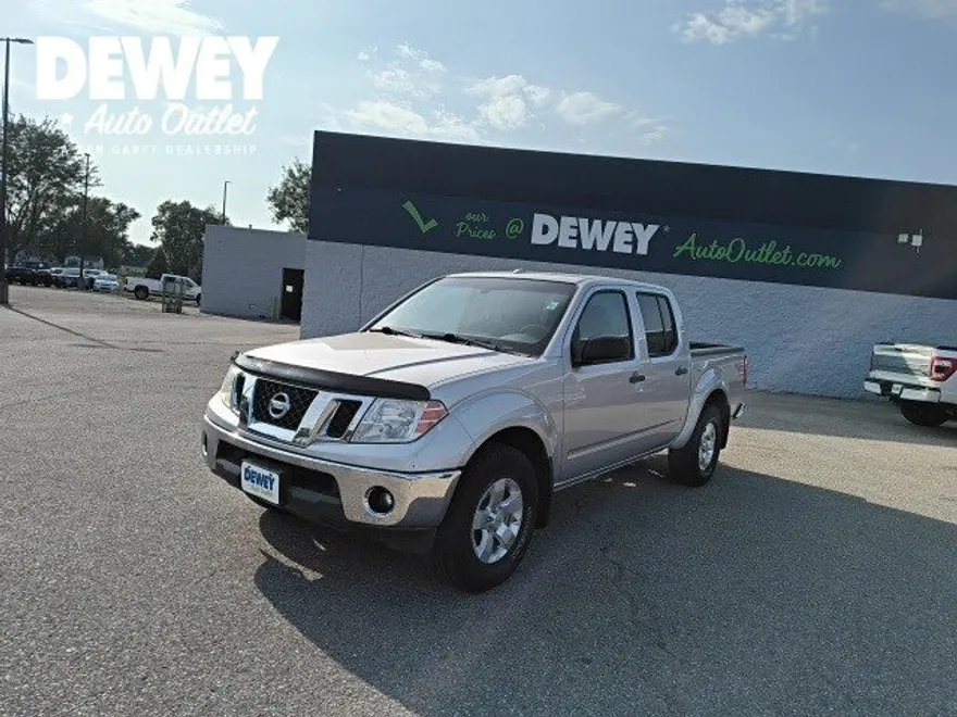 2011 Nissan Frontier SV photo 1