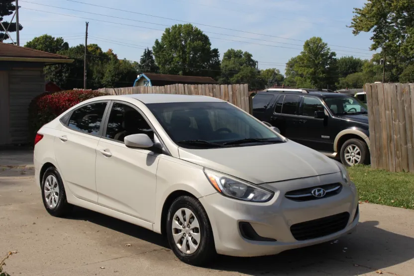 2016 Hyundai Accent GS GLS photo 1