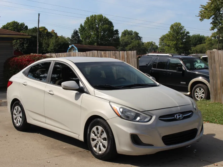 2016 Hyundai Accent GS GLS photo 1