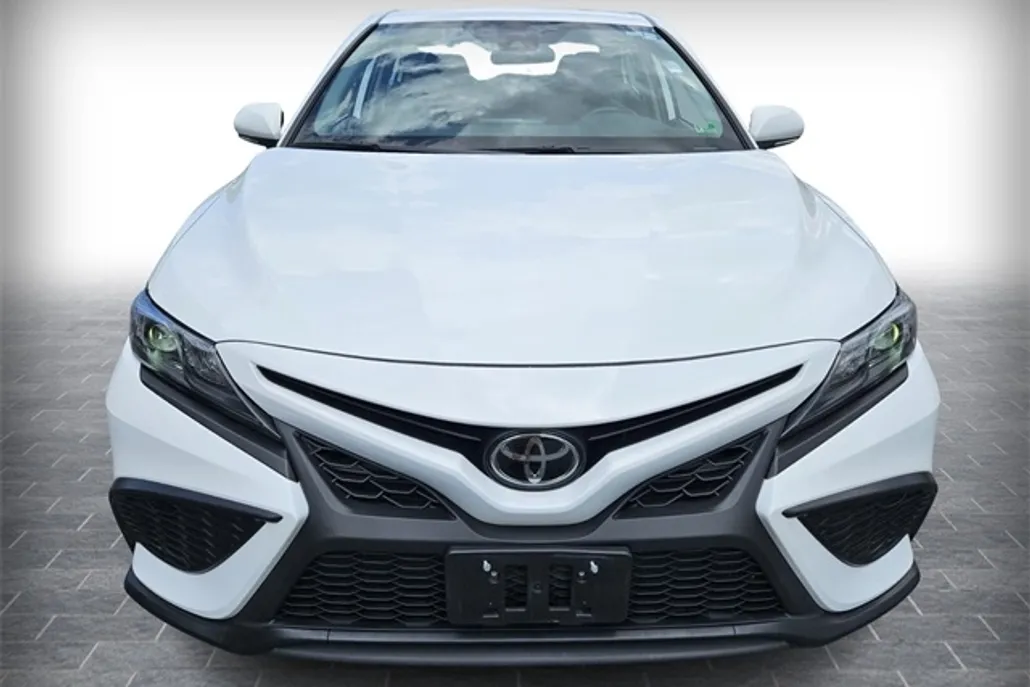 2023 Toyota Camry SE photo 1