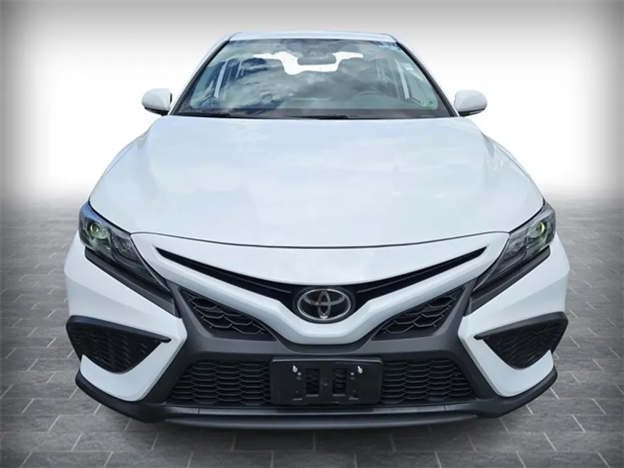 2023 Toyota Camry SE photo 1