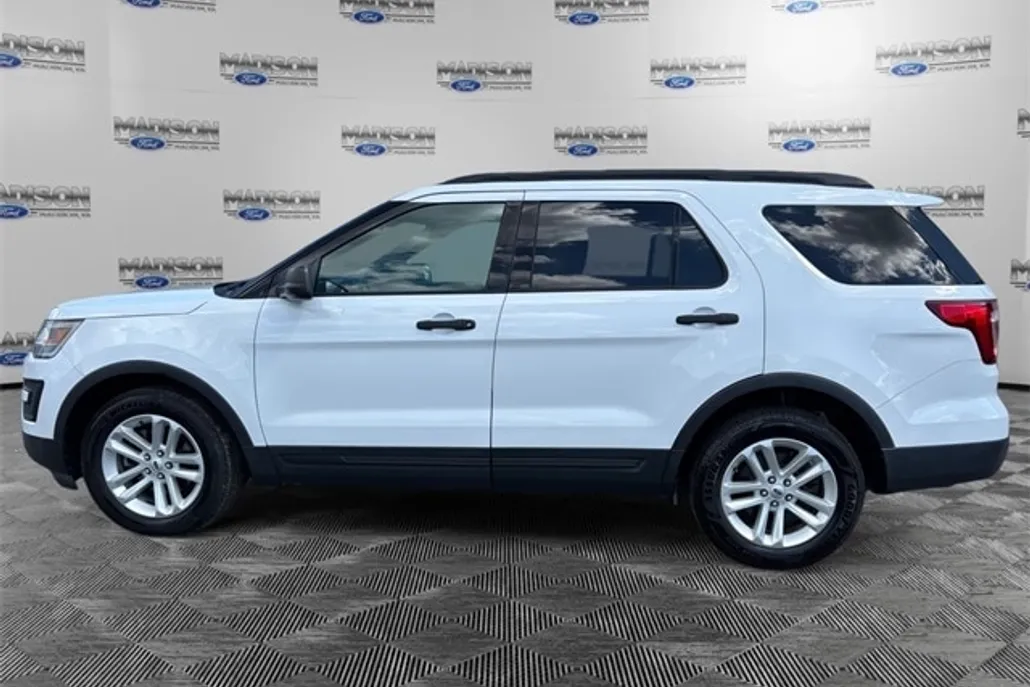 2017 Ford Explorer Base photo 1
