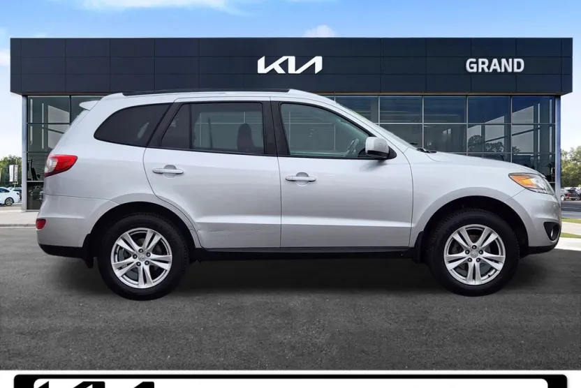 2012 Hyundai Santa Fe SE photo 1