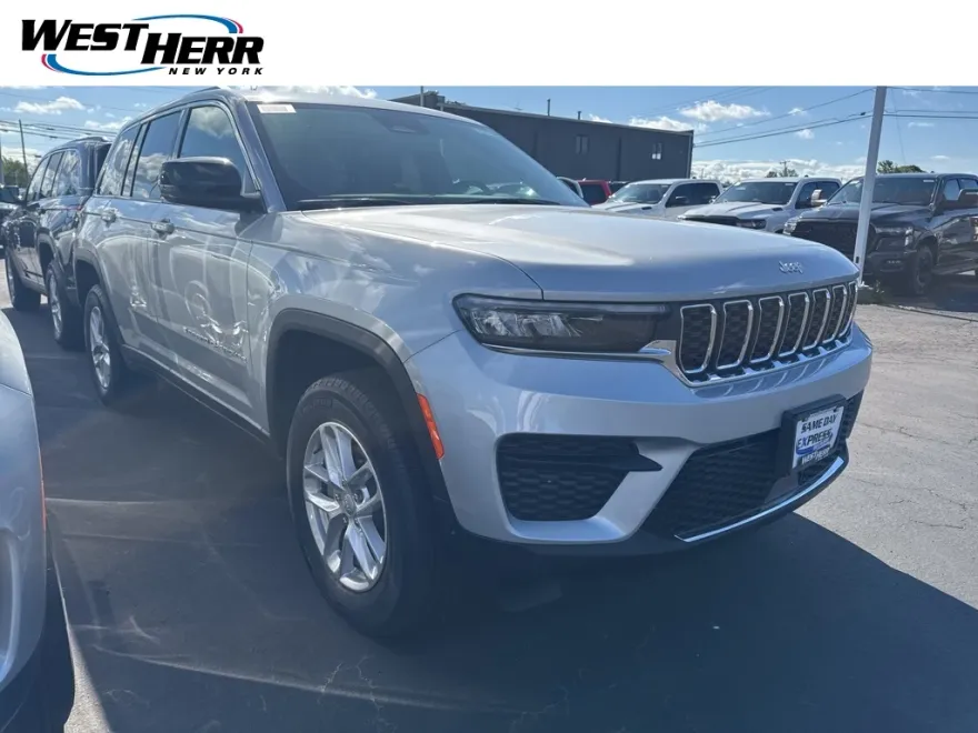 2025 Jeep Grand Cherokee Laredo photo 1