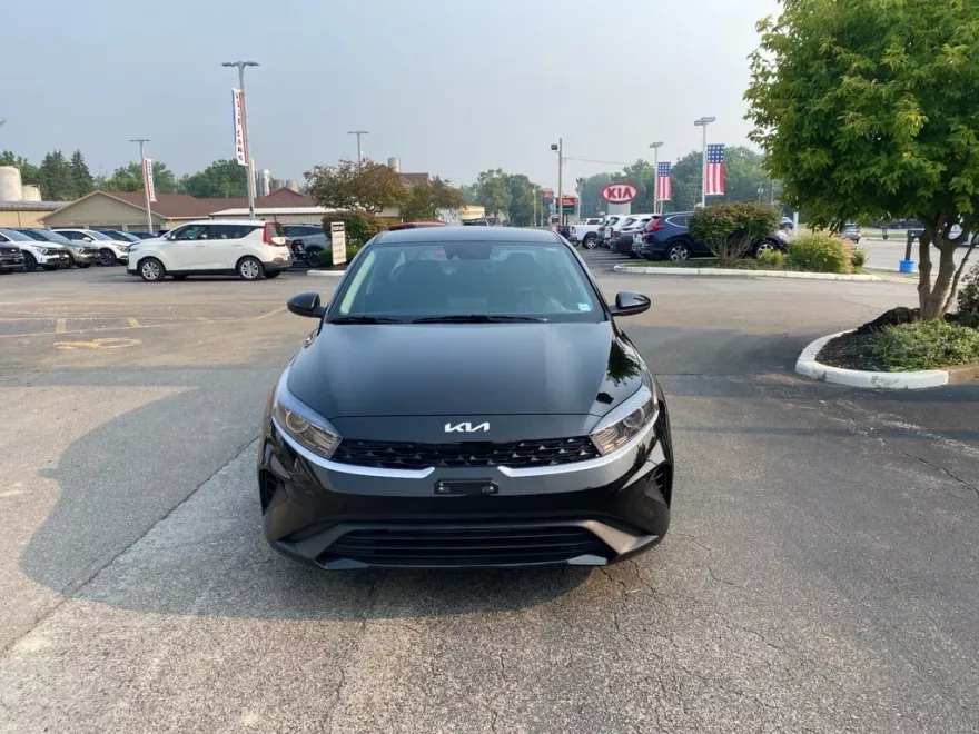 2023 Kia Forte LXS photo 1