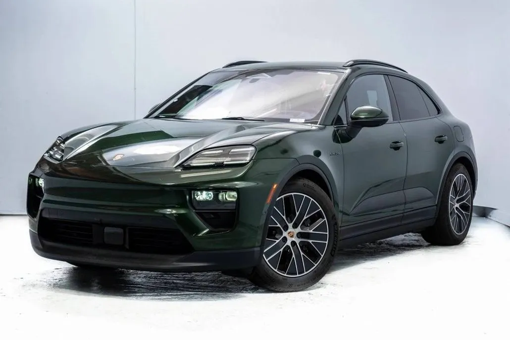 2025 Porsche Macan Electric photo 1