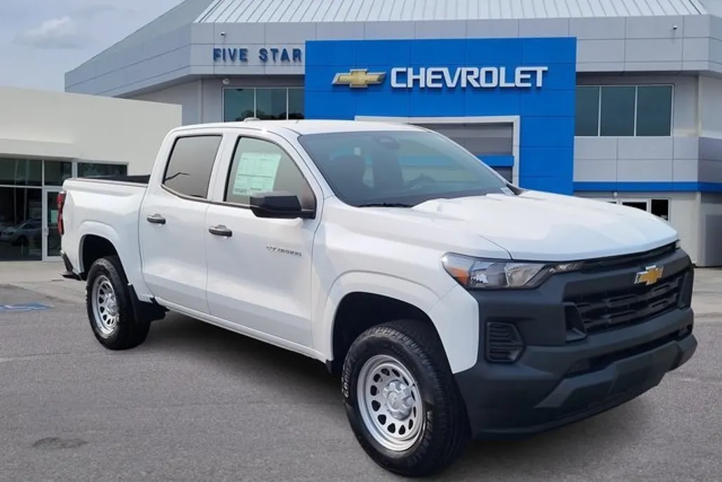 2025 Chevrolet Colorado LT photo 1