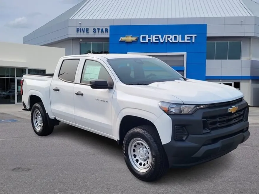 2025 Chevrolet Colorado LT photo 1
