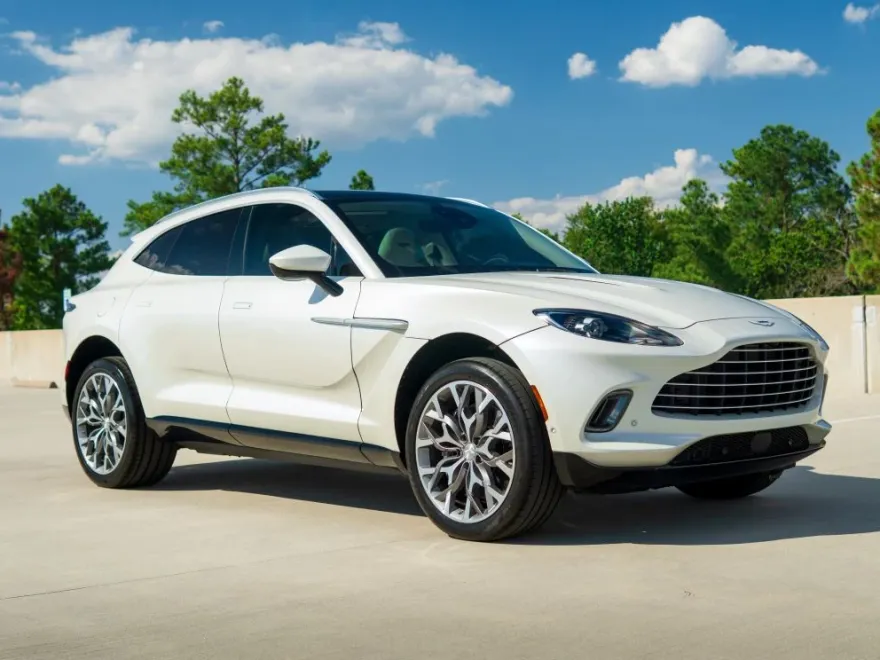 2021 Aston Martin DBX photo 1