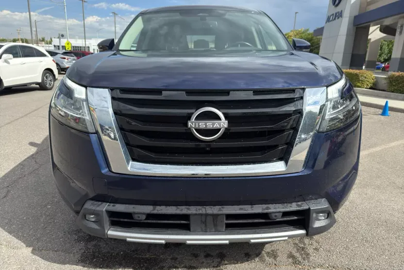 2022 Nissan Pathfinder SL photo 1