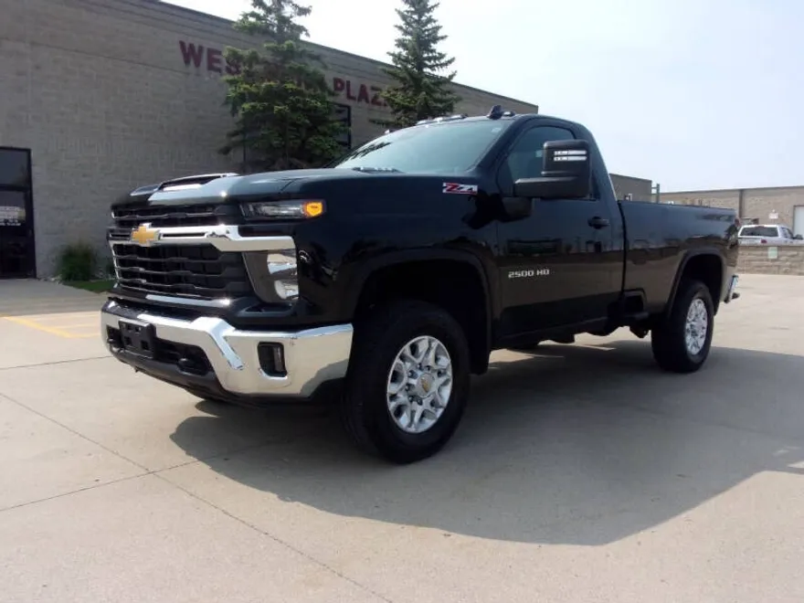 2024 Chevrolet Silverado 2500HD LT photo 1