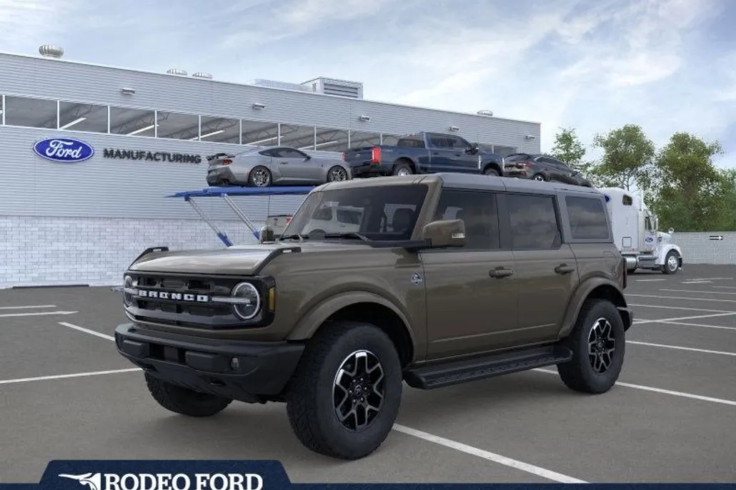 2025 Ford Bronco Outer Banks photo 1