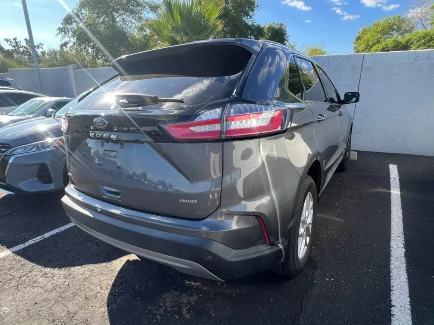 2022 Ford Edge SEL photo 1