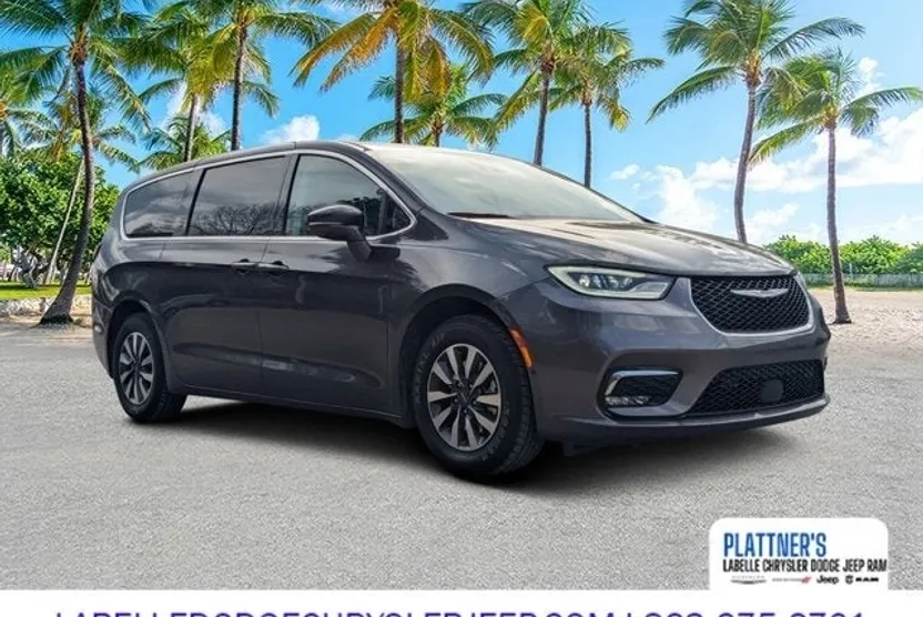 2022 Chrysler Pacifica Hybrid Touring L photo 1
