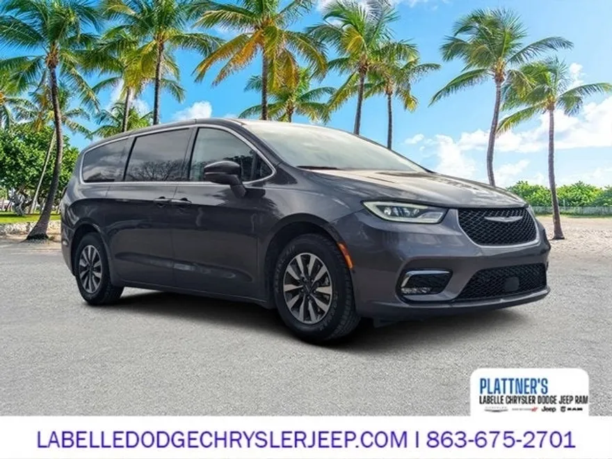 2022 Chrysler Pacifica Hybrid Touring L photo 1