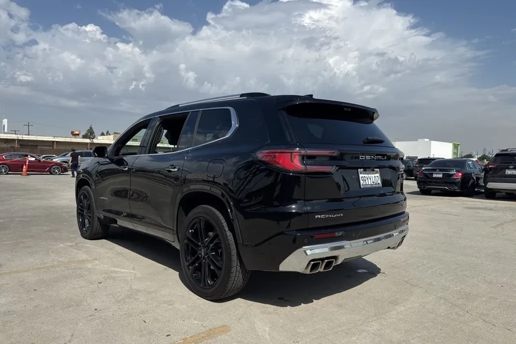 2024 Gmc Acadia Denali photo 1