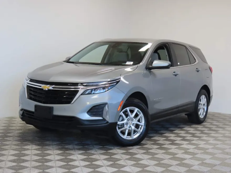 2024 Chevrolet Equinox LT photo 1