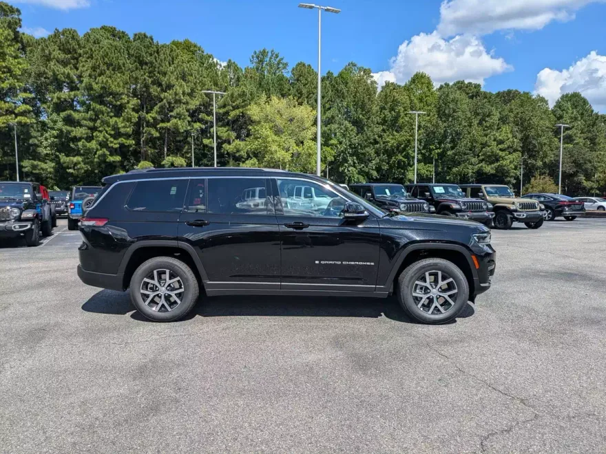 2025 Jeep Grand Cherokee Limited photo 1