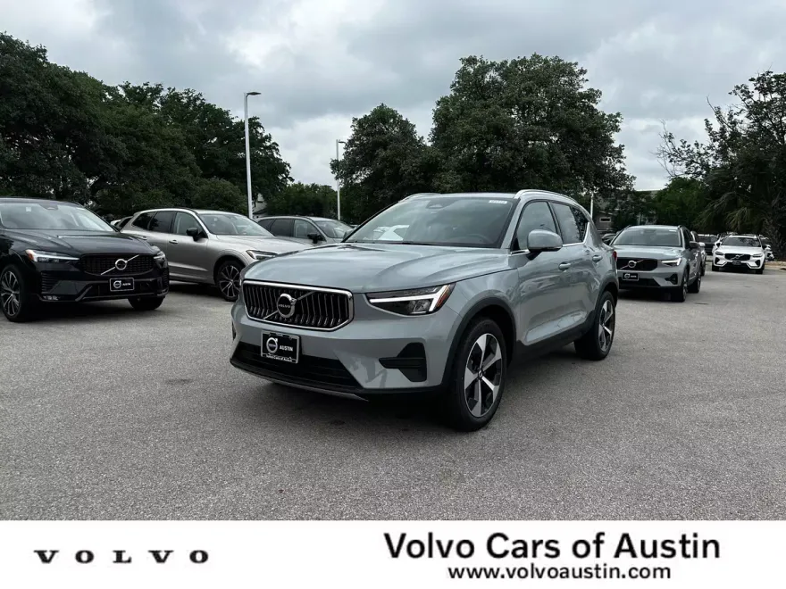 2025 Volvo XC40 Core photo 1