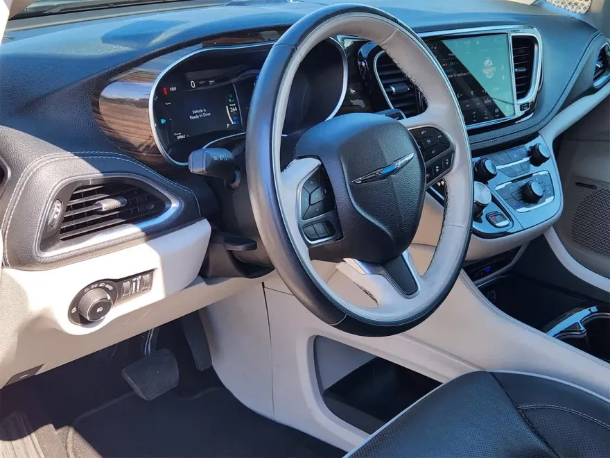 2021 Chrysler Pacifica Hybrid Limited photo 1