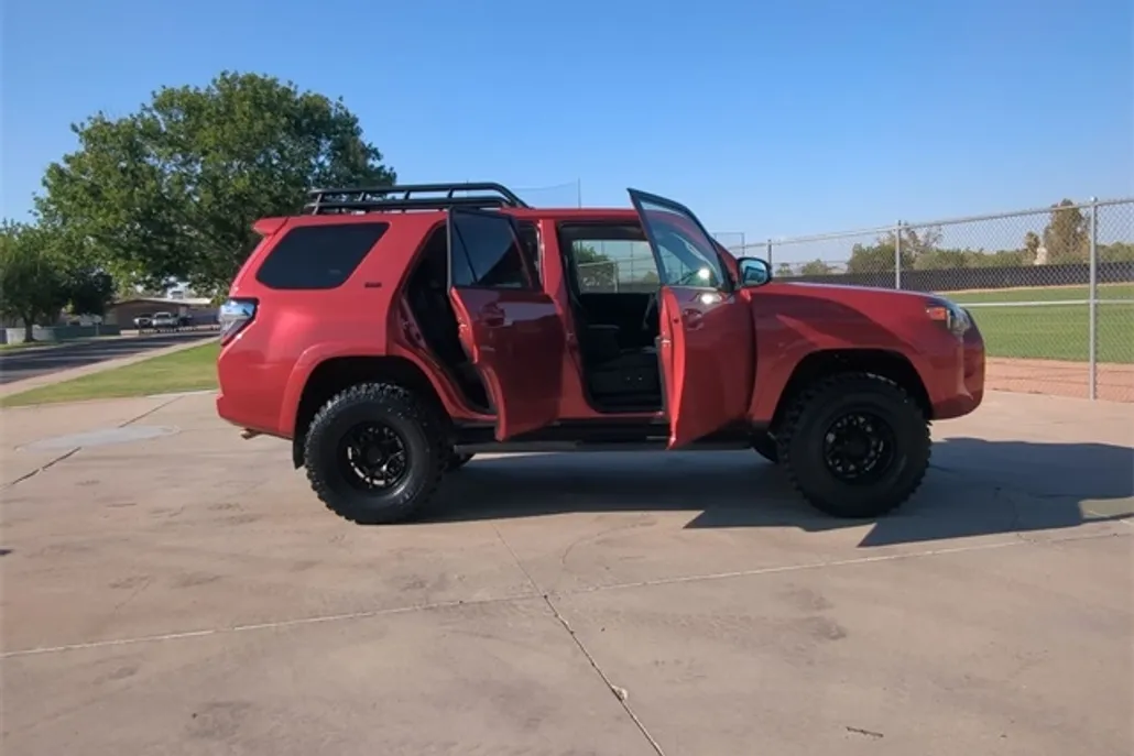 2024 Toyota 4Runner SR5 Premium photo 1