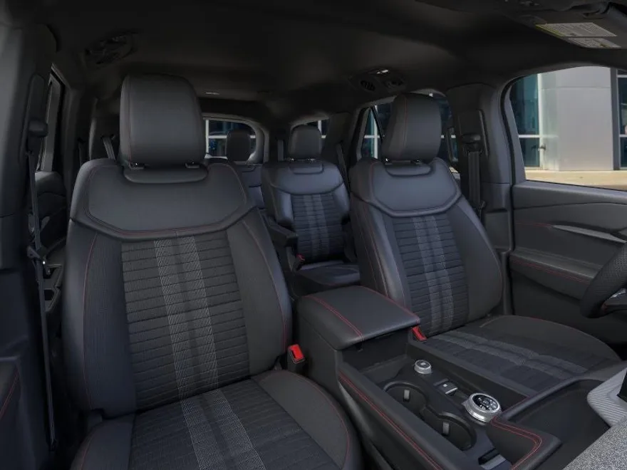 2025 Ford Explorer ST-Line photo 1