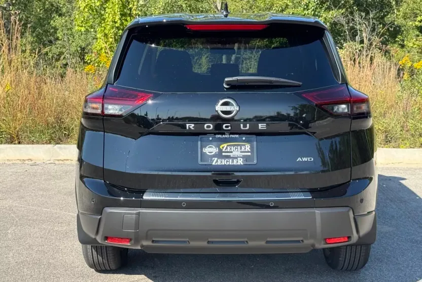 2026 Nissan Rogue SV photo 1