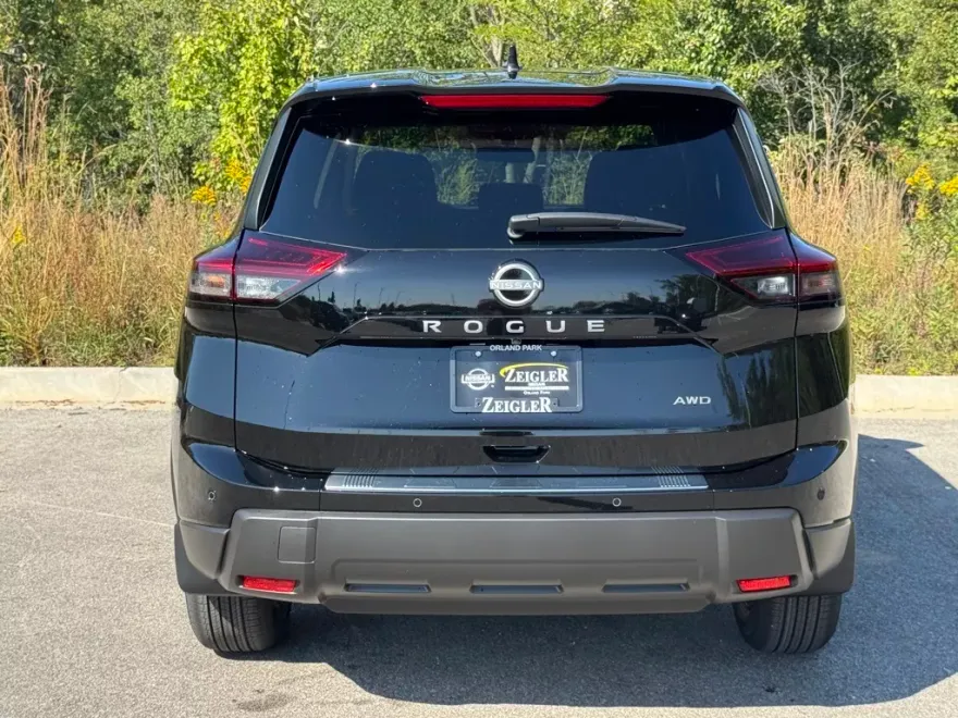 2026 Nissan Rogue SV photo 1