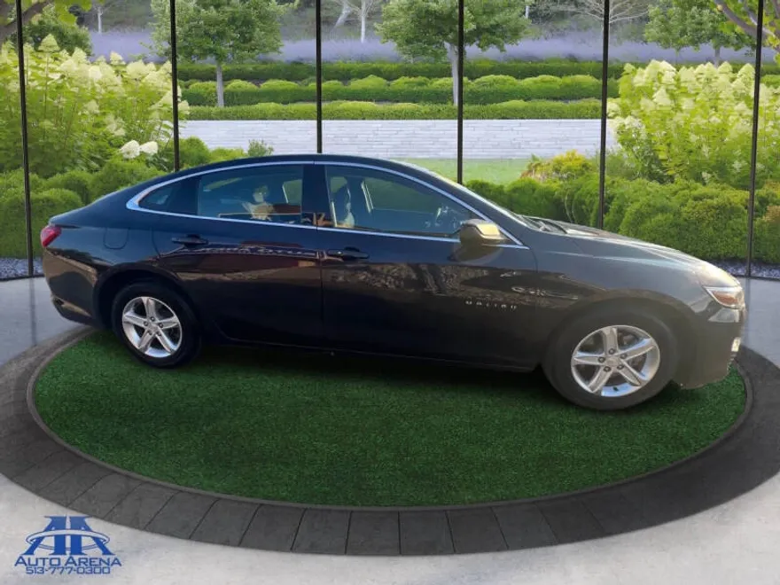 2022 Chevrolet Malibu LS photo 1