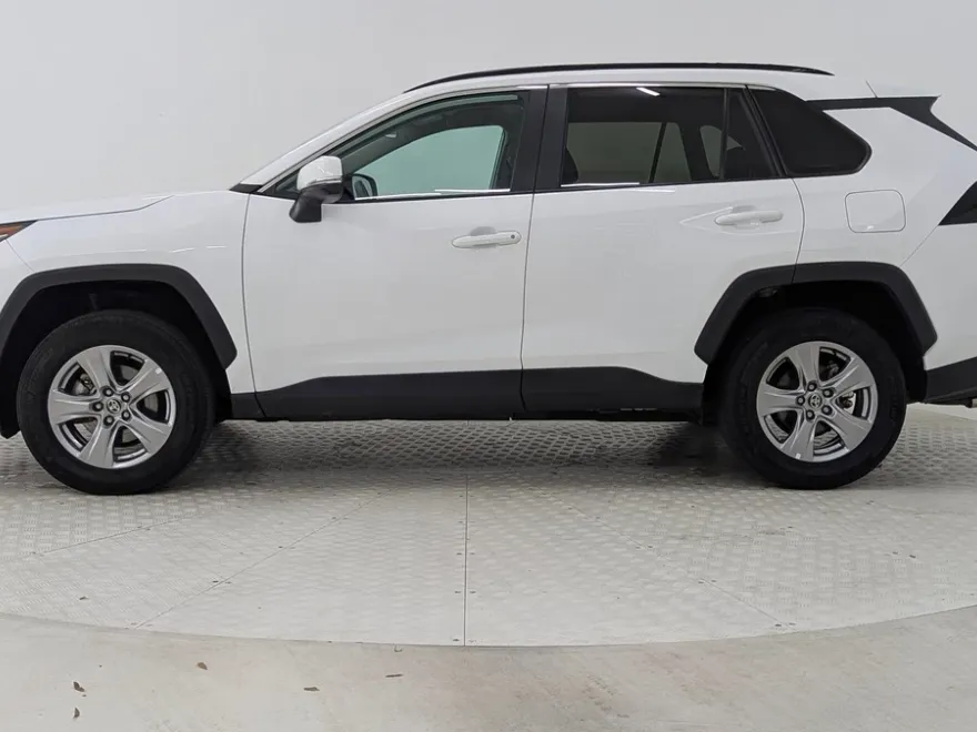 2024 Toyota RAV4 XLE photo 1
