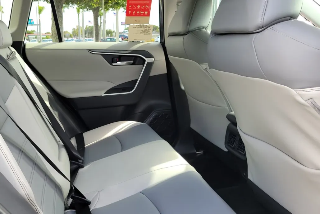 2025 Toyota RAV4 Hybrid XLE photo 1