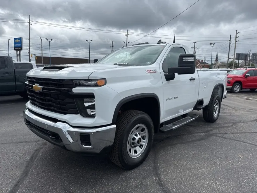 2025 Chevrolet Silverado 3500HD photo 1