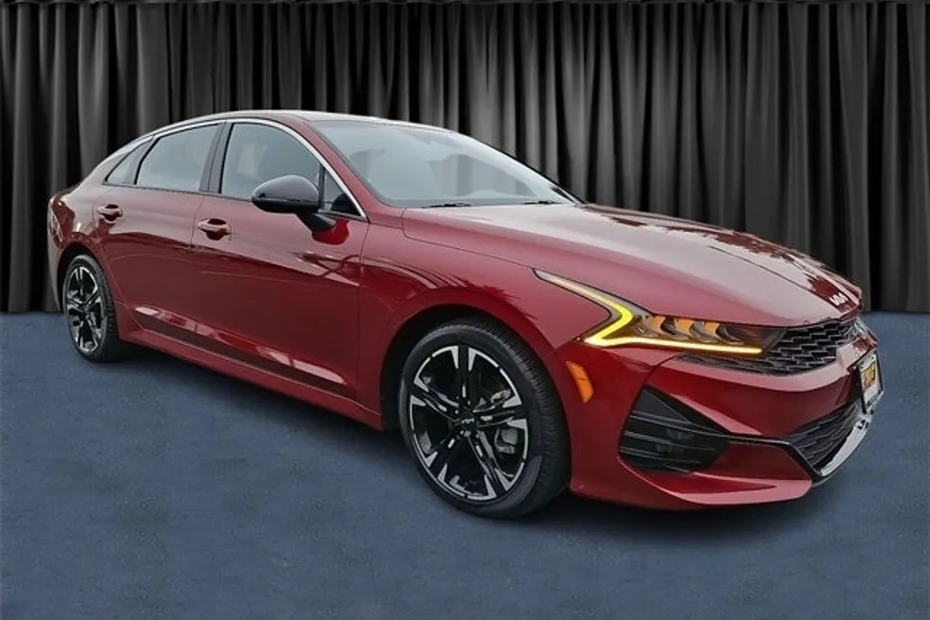 2023 Kia K5 GT-Line photo 1