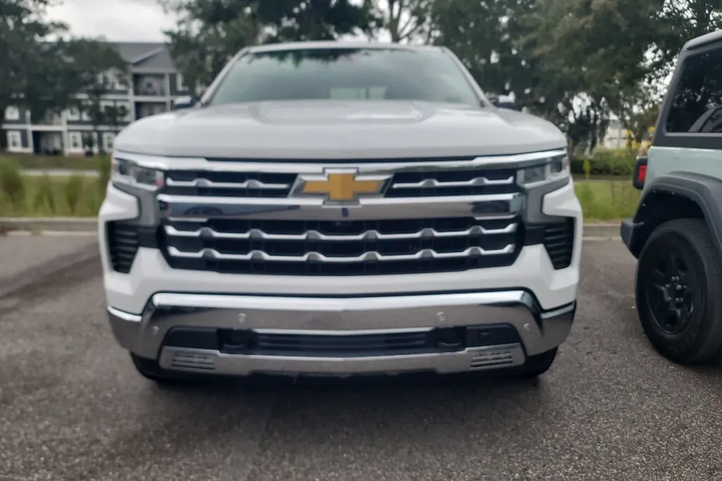 2023 Chevrolet Silverado 1500 LTZ photo 1