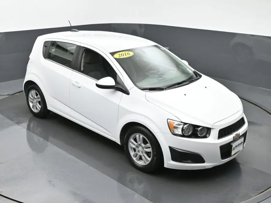 2016 Chevrolet Sonic LT photo 1